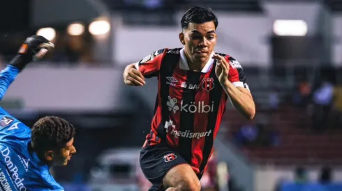 Por orden de Guimaraes: Alajuelense toma una decisión con Leo Menjívar