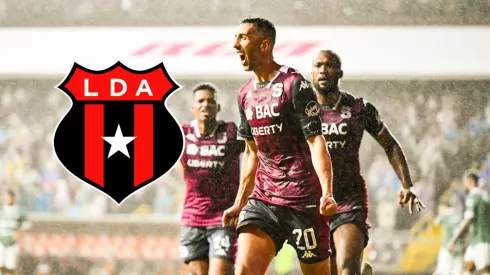 Mariano Torres festeja uno de sus goles con Saprissa.