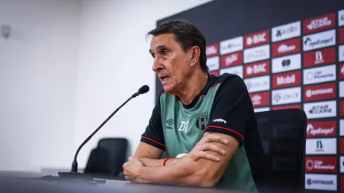 Guimaraes no dudó: los jugadores señalados por el primer tiempo fatal de Alajuelense ante Herediano