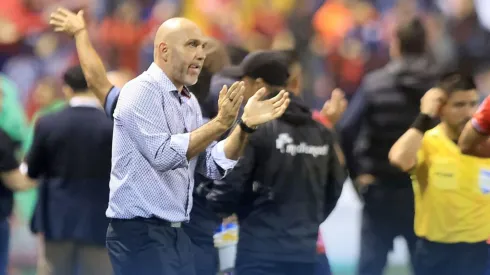 Luis Marín señala a sus jugadores antes de la vuelta