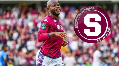 Javon East sonríe mientras Saprissa la pasa mal.