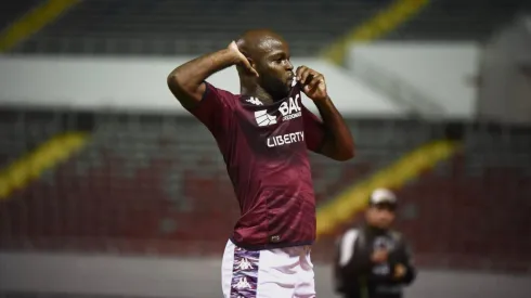 Pone la firma: Javon East recibe la propuesta que esperaba tras ser echado de Saprissa