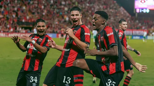 Guimaraes le suelta la mano: Alajuelense deja ir a otro de los favoritos de la afición.