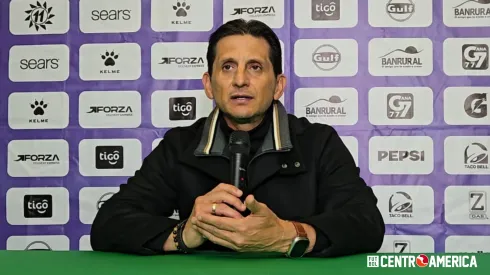 Ronald González provoca el enojo de los aficionados de Comunicaciones