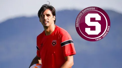 Bryan Ruiz golpea a Saprissa.