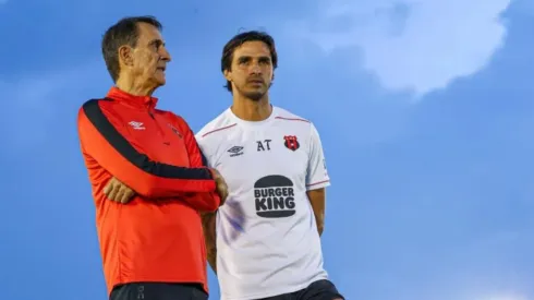 Bryan Ruiz admite el gran problema que condena a Guimaraes en Alajuelense