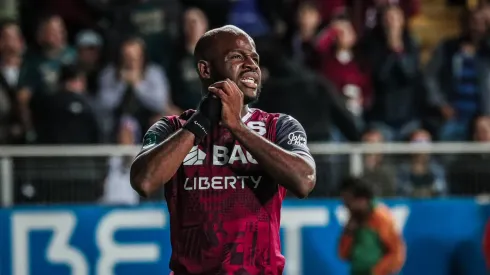 Sorpresa en Saprissa: Javon East se pone la camiseta morada en Europa