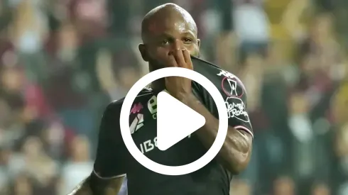 Javon East marca un golazo en Israel.