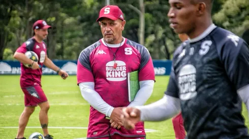 Sin lugar en Saprissa: José Giacone toma una decisión con tres jugadores y la afición se lo reprocha