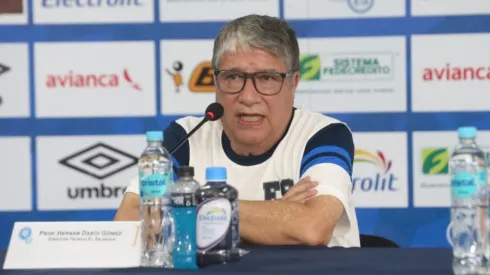 Hernán Bolillo Gómez lanzó fuerte crítica a los jugadores de El Salvador