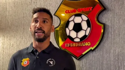 Nueva camiseta: Marcel Hernández sorprende con un anuncio lejos de Herediano