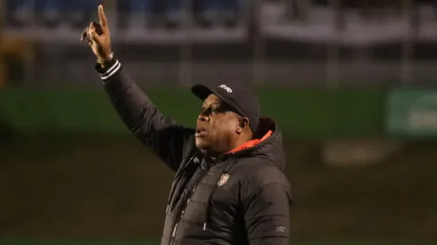 Hernán Medford no cumple exigencia que lo pone en peligro en Guatemala