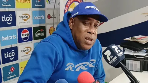 Hernán Medford da un golpe de autoridad en Guatemala de la manera menos pensada