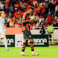 No se rinde: la respuesta de Joel Campbell mientras Guimaraes lo mantiene apartado en Alajuelense