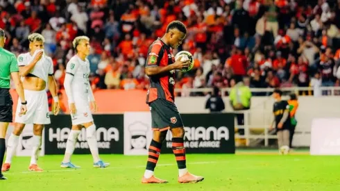 Joel Campbell no se da por vencido.