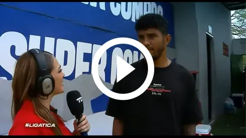 El delantero abandonó la entrevista.