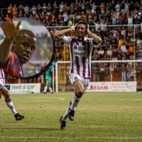 Mientras Joel Campbell no juega en Alajuelense, Mariano Torres logra esto en Saprissa y enloquece a los morados antes del clásico