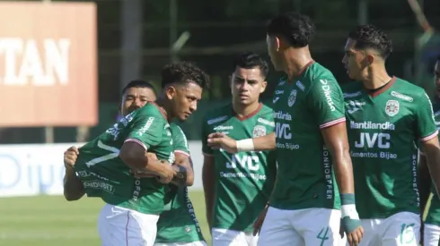 Alexy Vega fue golpeador por Juan Anangonó.