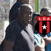 Hernán Medford seguirá los pasos de Alajuelense tras su descenso en Guatemala