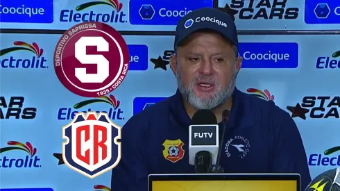 Jafet toma partido por Saprissa.