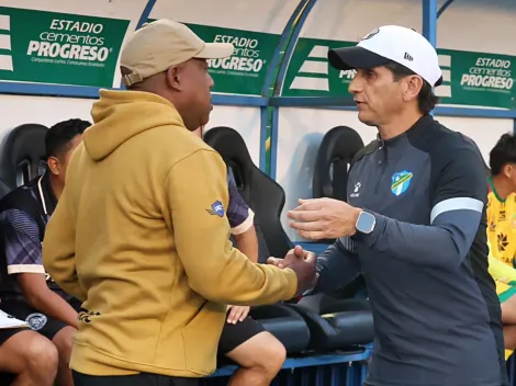 Hernán Medford propina humillación histórica a Ronald González en Guatemala