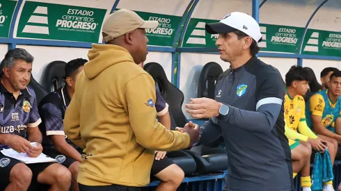 Hernán Medford propina humillación histórica a Ronald González en Guatemala