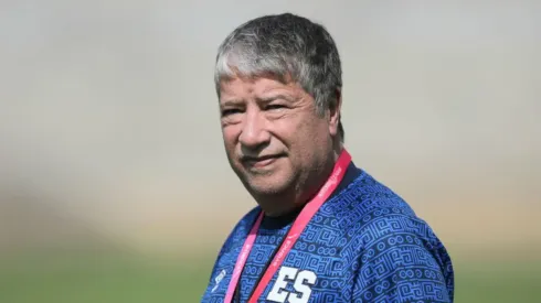 El Bolillo Gómez comienza a definir la nómina de El Salvador