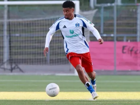 Leonardo Posadas, hondureño del Hamburgo, es sorprendido por Reinaldo Rueda