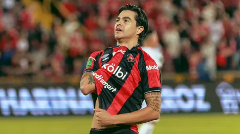 El inesperado problema que dejó fuera a Diego Campos del Alajuelense vs Saprissa