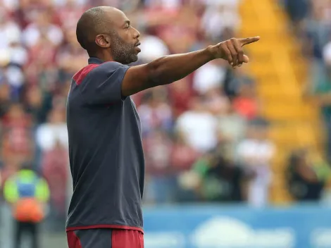 Afición de Saprissa explota con la limpieza de este jugador