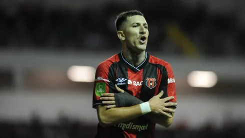 “Nuevo comienzo”: Canhoto sorprende con el mensaje lejos de Alajuelense tras haber sido limpiado por el Machillo Ramírez