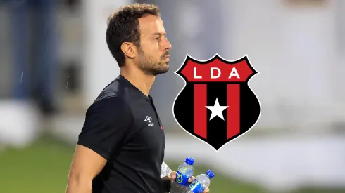 Alajuelense prepara al reemplazo de Javier Santamaría