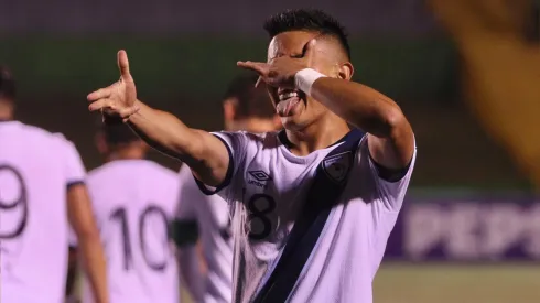 Oscar Santis sorprende al responder a las críticas recibidas tras su triplete en el triunfo de Guatemala