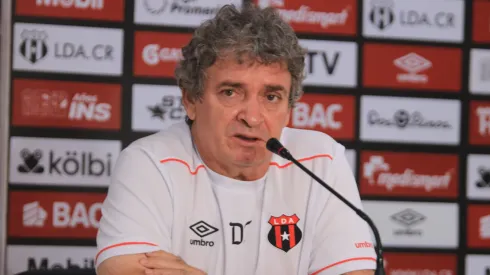 Se va de Alajuelense: Machillo Ramírez le marca la salida a una joven promesa