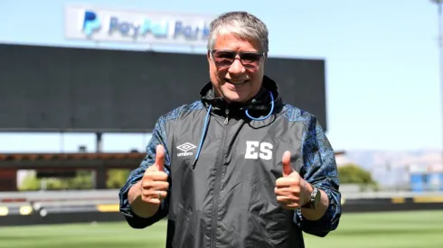 Referente de la Selección de El Salvador sale en defensa del Bolillo Gómez