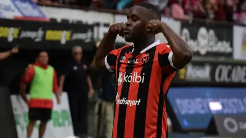 Se olvida de Alajuelense: Joel Campbell enfurece a los manudos con una decisión que disfruta Saprissa