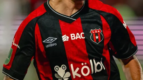 Padre de futbolista revela que irse Alajuelense le salvó la carrera