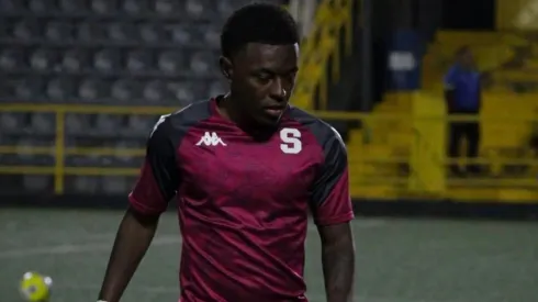 Saprissa toma una decisión con la joya morada.