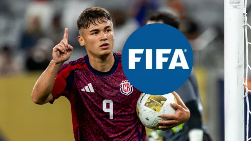 Ugalde festeja uno de los goles de Costa Rica en la Copa Oro.