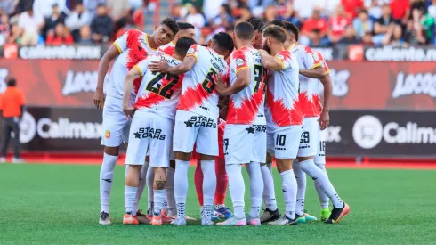 "Escoltado por la policía": Herediano protagoniza un escándalo