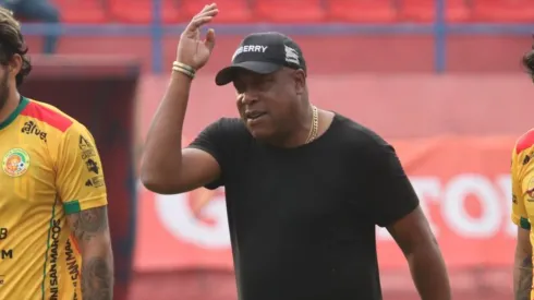 Exigen su descenso inmediato: Hernán Medford y Marquense se encuentran en serios problemas en Guatemala