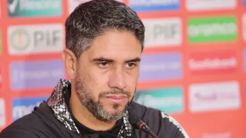 Pablo Salazar advierte a sus jugadores.