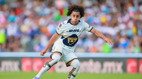 Pumas da reconocimiento a Adalberto Carrasquilla que celebran Thomas Christiansen y Panamá