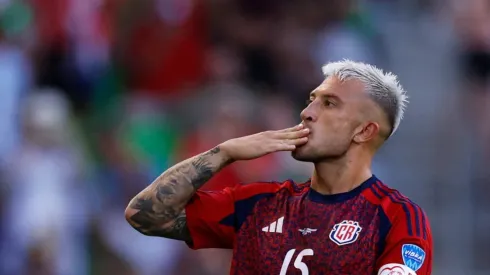 Francisco Calvo en un partido con la Selección de Costa Rica