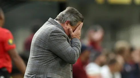 Miguel Herrera contra las cuerdas. (Foto: Getty Images)