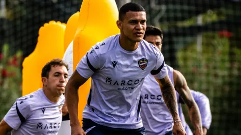 Kervin Arriaga ya entrenó con el Levante de cara al Betis.