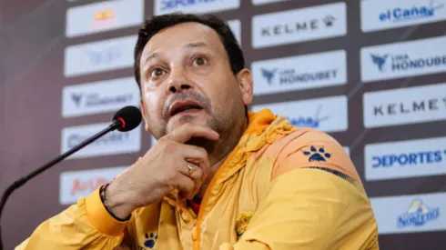 Jeaustin Campos al mando del Real España