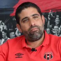 “Me gusta mucho”: Carlos Vela sorprende a todos en Alajuelense al hacer lo que ningún otro gerente deportivo se animó