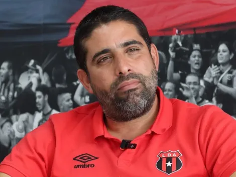 Carlos Vela sorprende a todos en Alajuelense