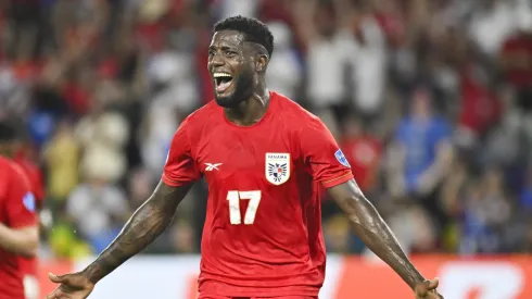 El delantero panameño fue castigado por la afición.